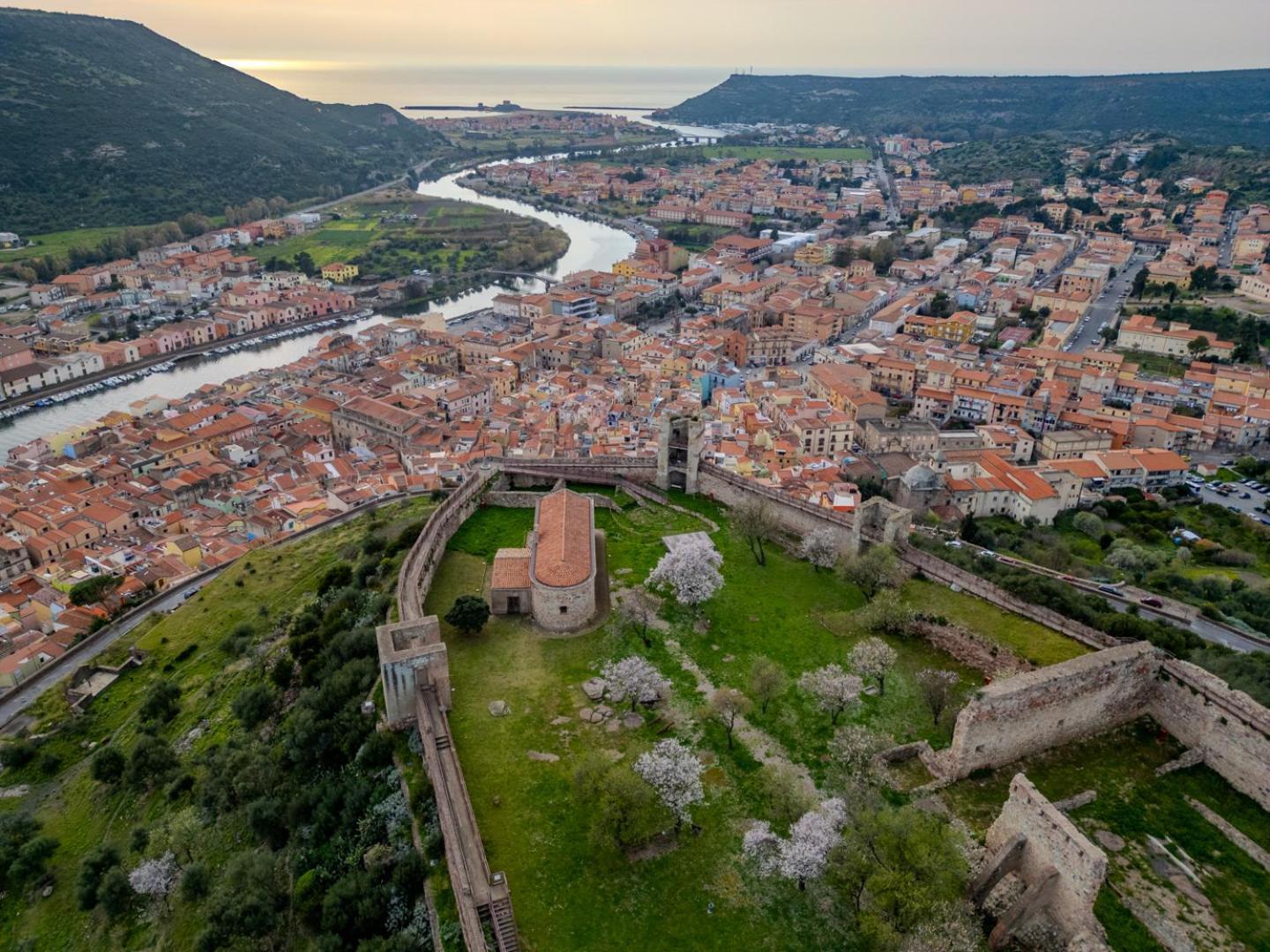S'Apposentu - Un'Angolo Di Paradiso Con La Vista Sul Castello Bosa Esterno foto